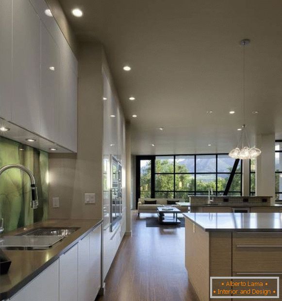 Design de bucătărie într-o casă în stil high-tech
