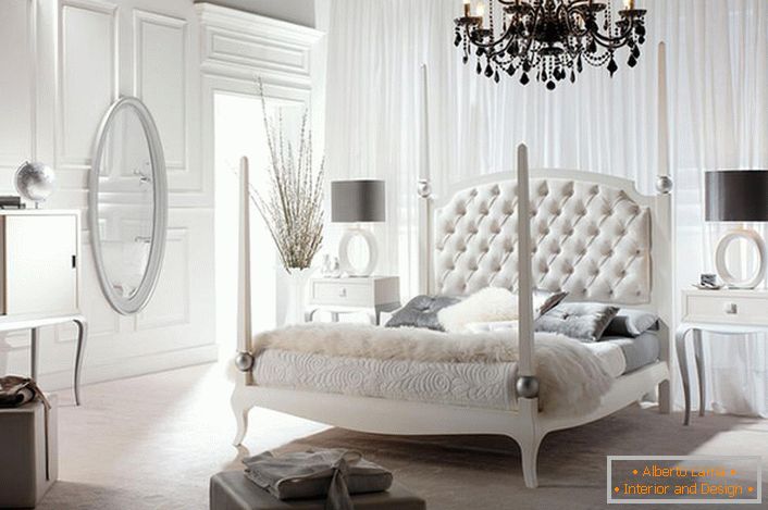 Dormitor luxos și elegant, în stil Art Nouveau, cu iluminare corect selectată. Iluminarea artificială insuficientă creează un amurg romantic în cameră.