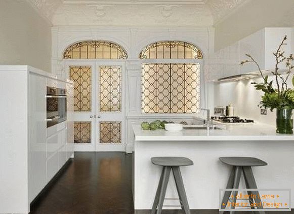 Stucco turnare în interiorul bucătăriei moderne - fotografie