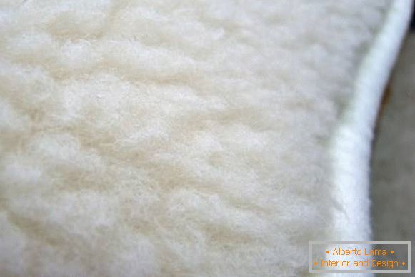 Cum de a determina calitatea canapelei - fibre de poliester cu jos