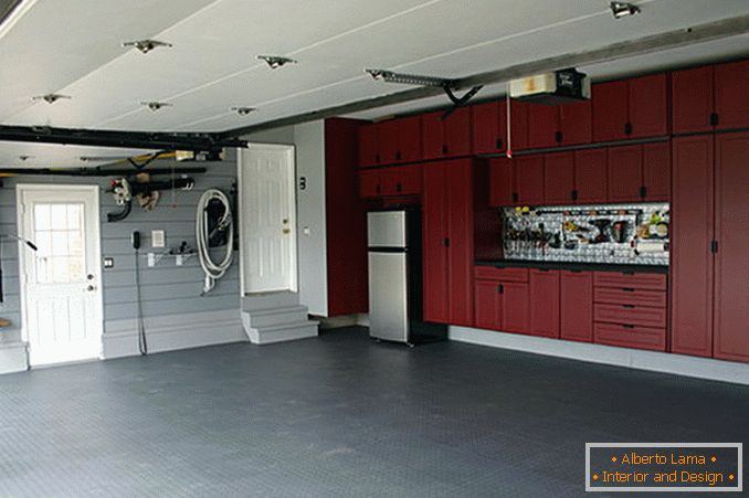 Interiorul garajului
