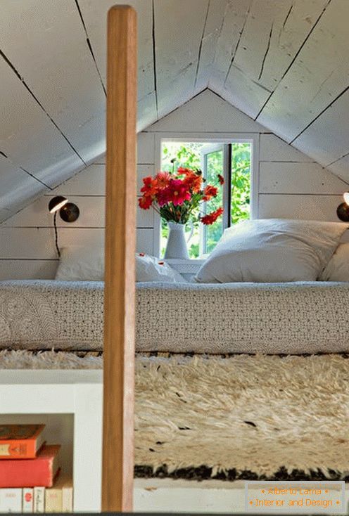 Dormitor în pod в крошечном доме