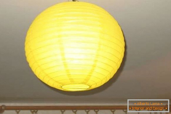 Lanternă de hârtie din China - lumină de plafon cu mâinile proprii