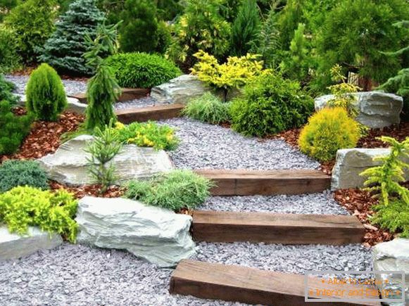 Cale de piatră în grădină, în stilul lui Zen