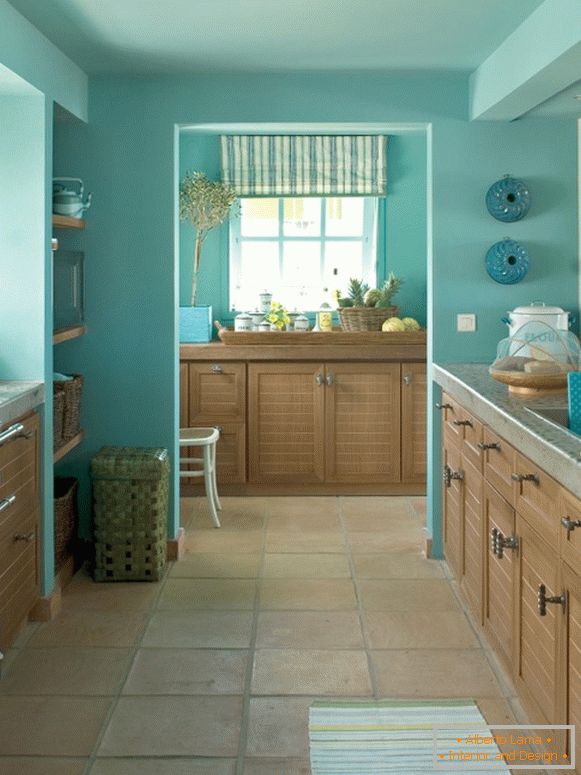 Bucătărie cu pereți și tavan albastru