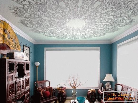 Proiectarea unei încăperi cu un tavan albastru întins, cu o fotografie imprimată tiparită 2016