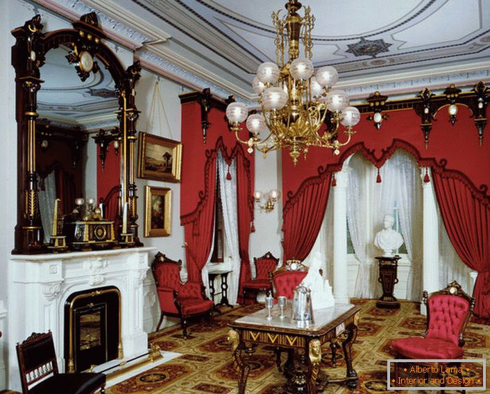 Noble roșu în designul interior pentru oameni eleganți care nu se tem să iasă în evidență. Expresia, stilul pretențios indică o stare înaltă a proprietarului locuinței.