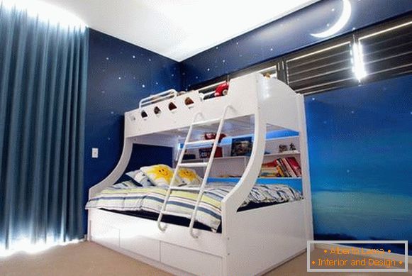 Bunk bed de tineri cosmonaut