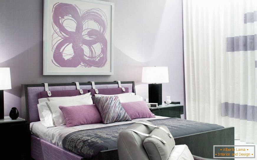 Lilac în dormitorul modern