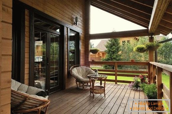 Фото 2: Închisă bucătărie de vară cu verandă