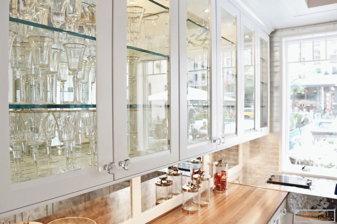 Set de bucătărie cu uși din sticlă