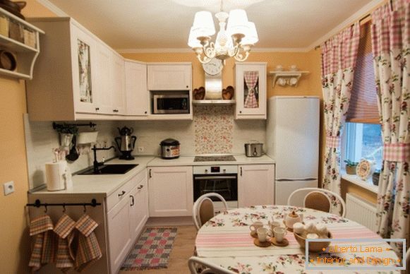 bucătărie mică în stilul unei fotografii din Provence интерьер