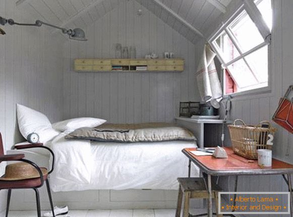 Dormitor mic la mansardă