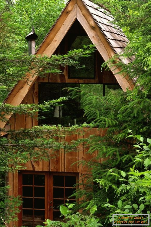 Casa de pădure foto: cazare ieftină