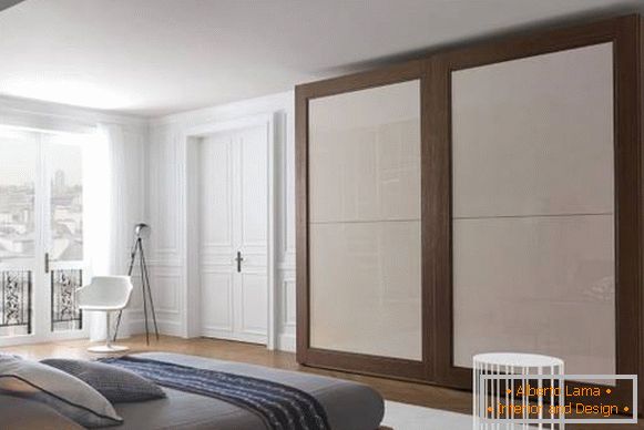 Usi clasice de culoare albă în interiorul apartamentului - dormitor foto