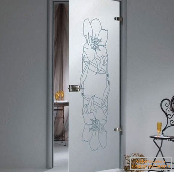 Swing ușa de sticlă inter-cameră mată, cu un model de floare