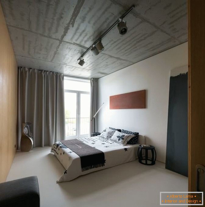Dormitor de un mic apartament cu un dormitor în Kiev