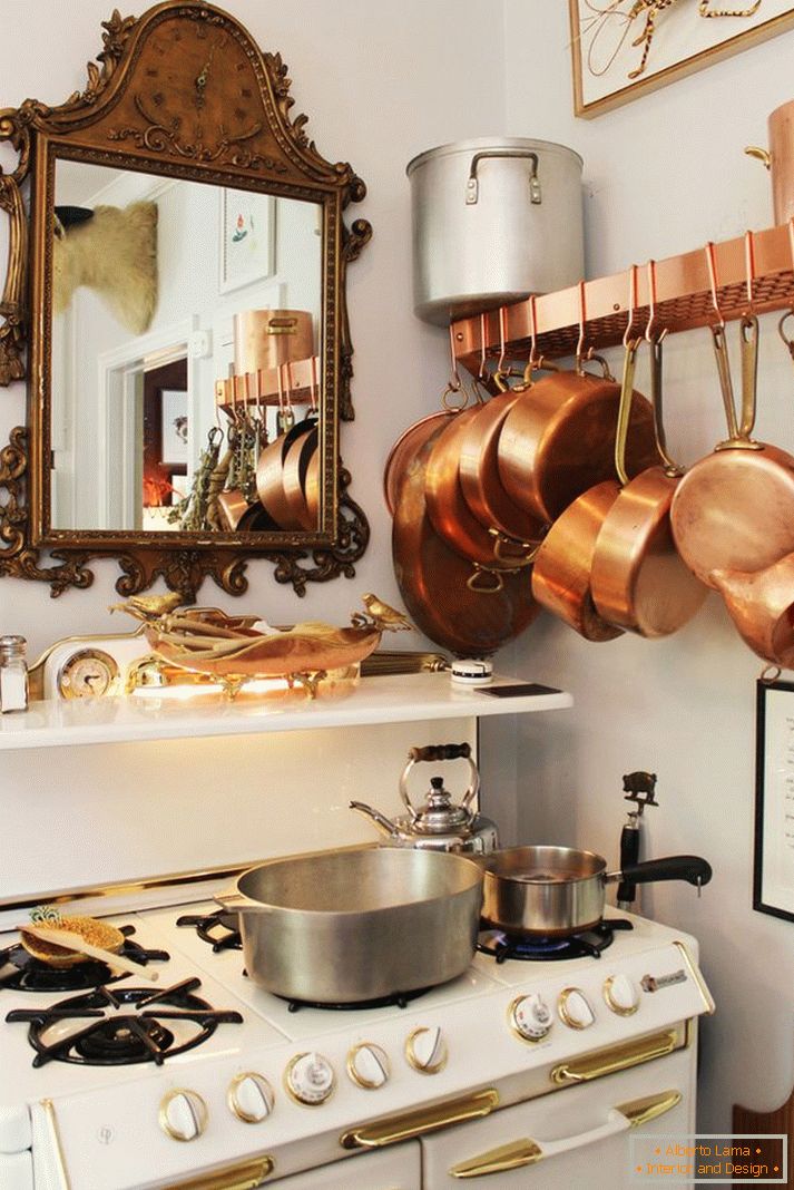 Articole de bronz în bucătărie