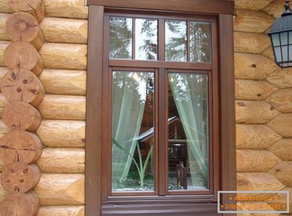 Variante de platane pe ferestre într - o casă din lemn, fotografie 11