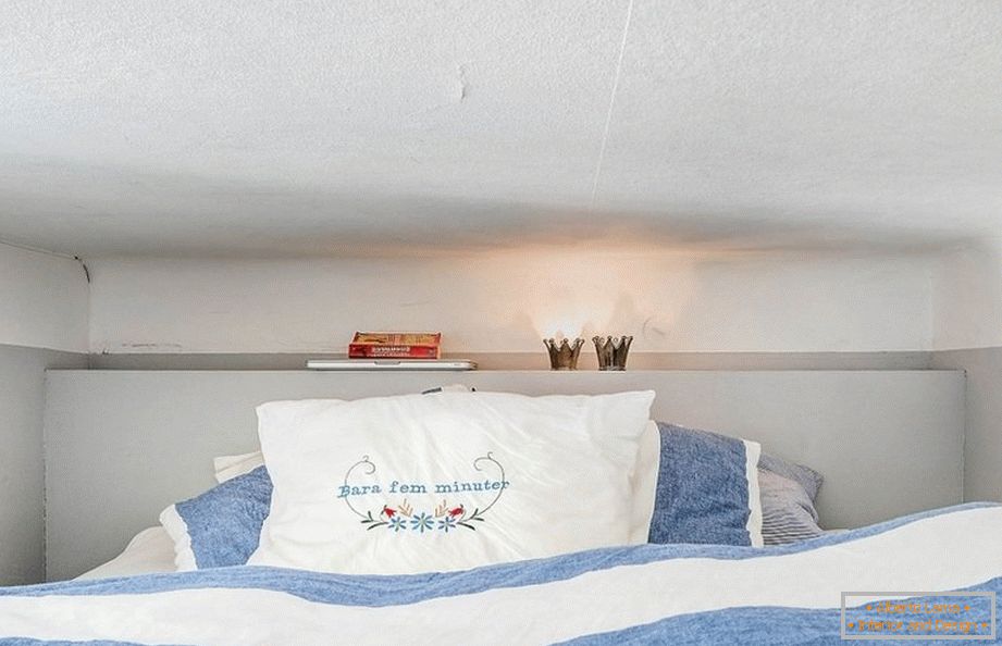 Un apartament cu dormitor în Suedia