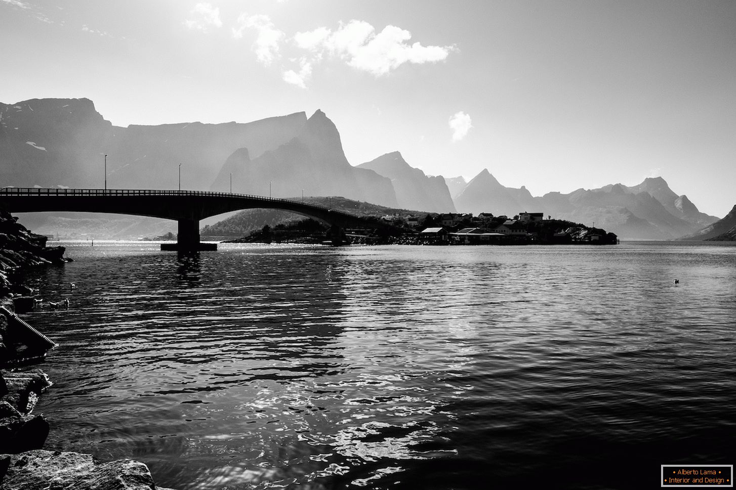Imagine alb-negru a podului