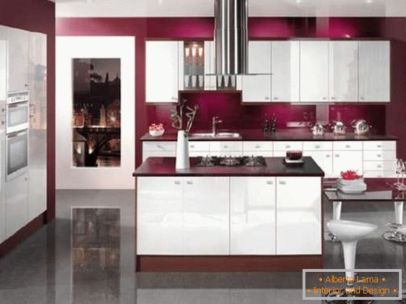 Bucătărie luxoasă a unei case particulare în culori albe și roșii