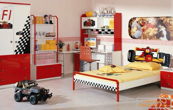 O cameră spațioasă pentru un băiat într-un apartament urban obișnuit.