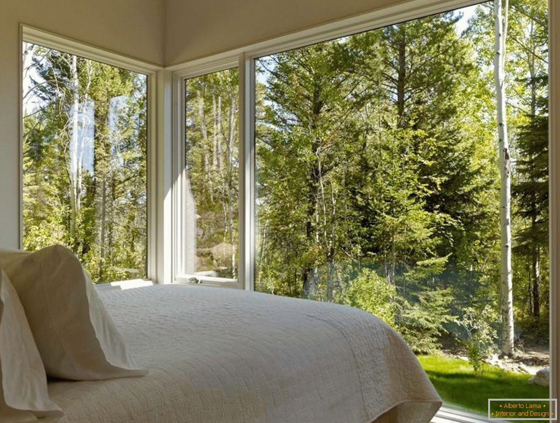 Dormitorul с видом на лес