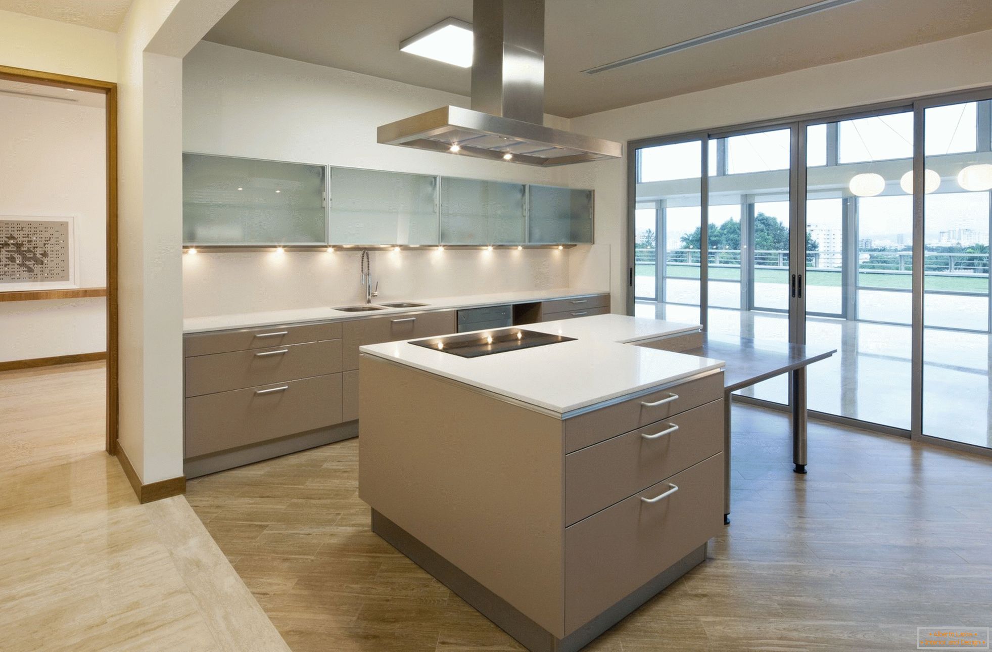 Bucătărie cu ferestre panoramice