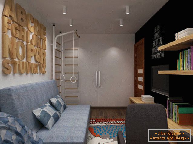 Zidul suedez din camera de zi a unui apartament cu două camere din Rusia