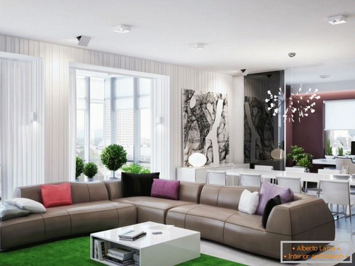 O canapea confortabilă în stil Art Nouveau pentru o zonă de recreere a unui living spațios și luminos.