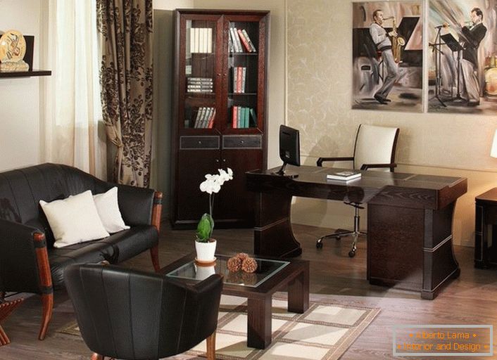 Mobilierul autentic în stil Art Nouveau pentru birou recreează confortul ultimilor ani. 
