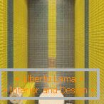 Mozaic galben în designul toaletei