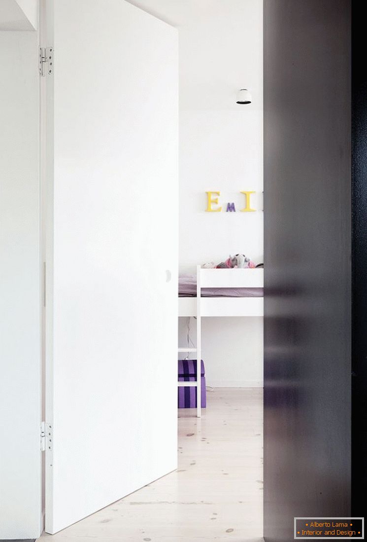 Designul unui mic apartament în alb și negru - фото 3
