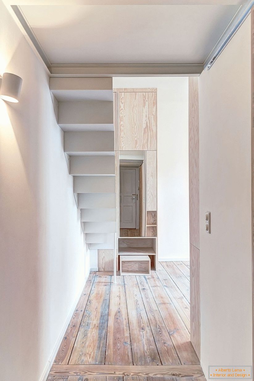 Un mic apartament cu două nivele în Berlin