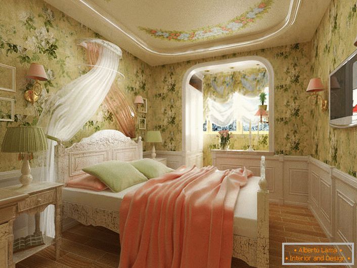 Ca parte a designului dormitorului a fost folosit o mulțime de culori, ceea ce este destul de acceptabil, dacă vine vorba de stilul de țară.