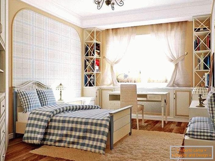 O cameră spațioasă și luminoasă în stilul unei case într-o casă undeva în suburbii.