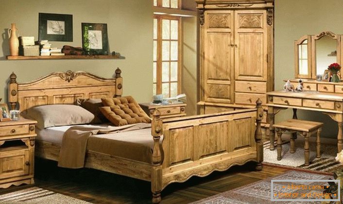 Mobilier masiv din lemn în stil rustic. O gamă ușoară de lemn aduce confort și simplitate în cameră, căldura vetrei familiei.