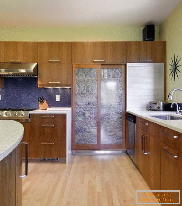 Ușă de culisare cu uși glisante din bucătărie cu sticlă