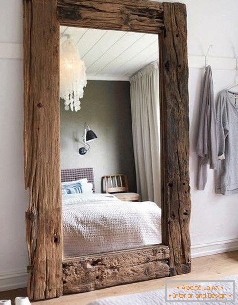 Oglindă mare în dormitor