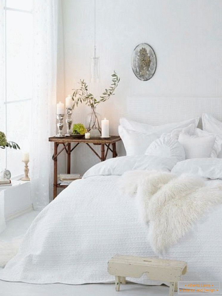 Dormitor în culoare albă