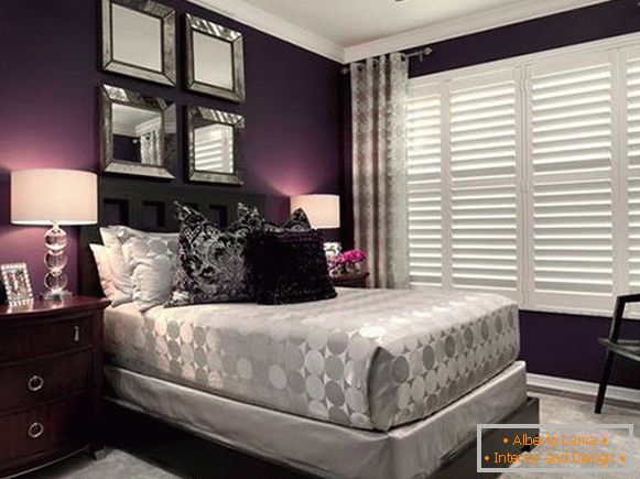 Combinația de violet cu tonuri argintii în dormitor