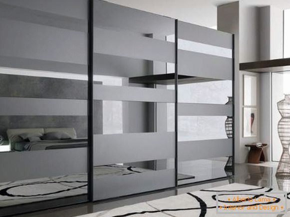 Ideile dulapului în dormitor - un design modern cu o oglindă