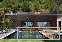 Arhitectura modernă: o casă privată chic pe coasta mediteraneană din Spania