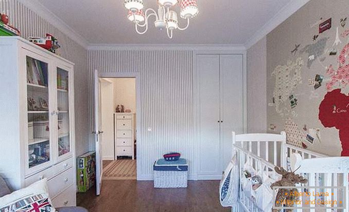 Proiectarea unui apartament cu două camere pentru o familie cu un copil - o fotografie a unei camere pentru copii