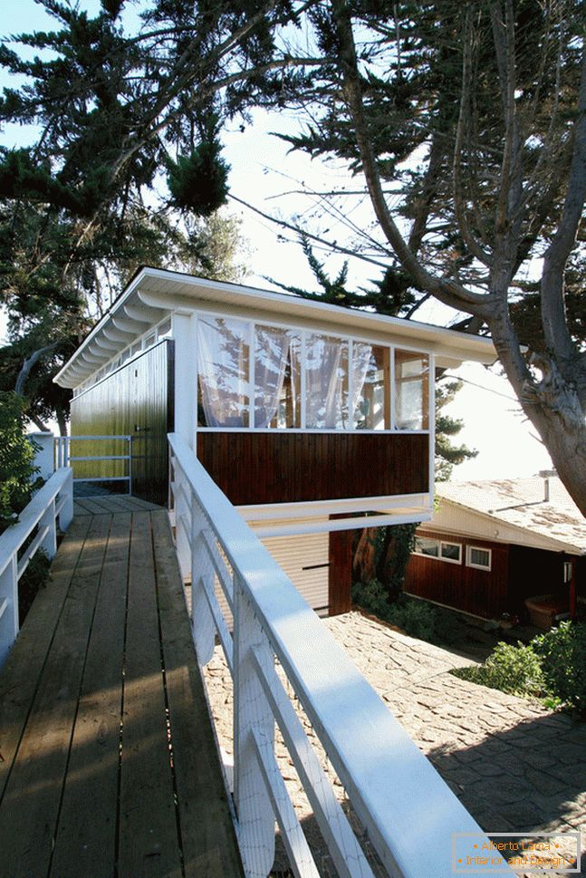 Casă modernă cu terasă