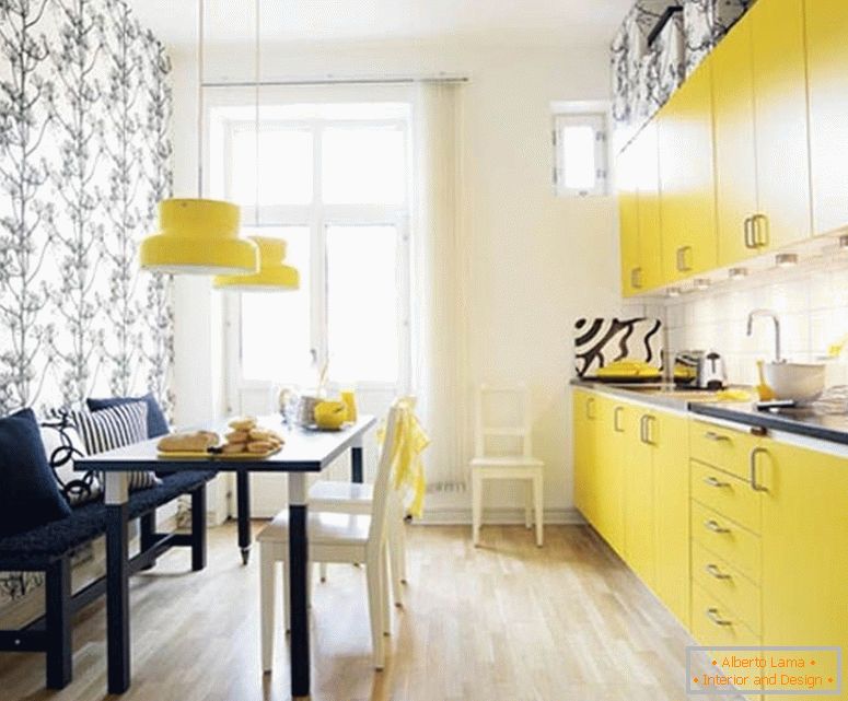 Bucătărie în culoarea galbenă