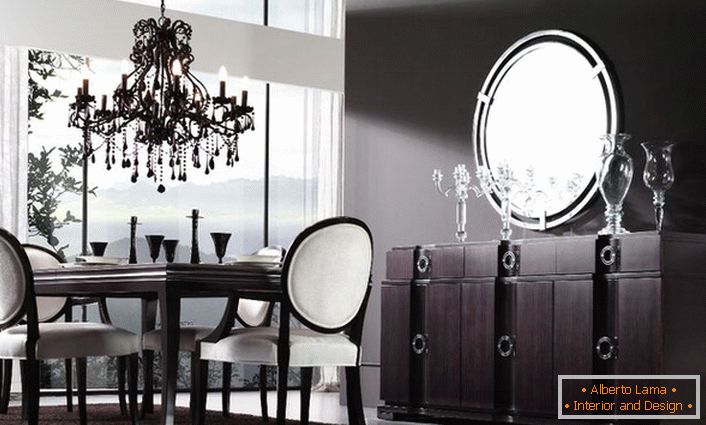 În designul sala de mese, tonurile mai închise de culoare maro sunt folosite într-o mai mare măsură. Stilul de artă deco cu contraste pronunțate este luxos și elegant. 