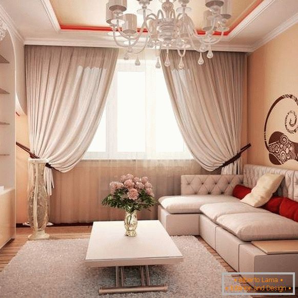 Interiorul livingului într-un stil clasic cu stuc
