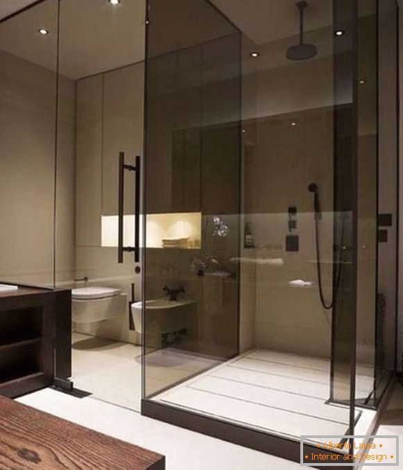 Uși de sticlă pentru un duș de culoare neagră
